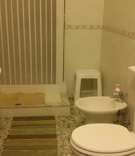 לינה וארוחת בוקר Aci 3*