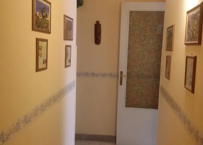 לינה וארוחת בוקר Aci אסראלה