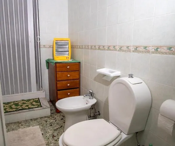 לינה וארוחת בוקר Aci